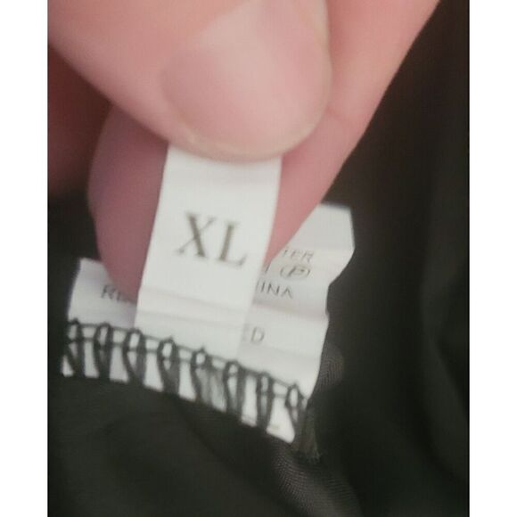 Silky Black Cuffed Sleeveless Romper w/ Pockets and Elastic Waist - Size XL - Picture 7 of 8